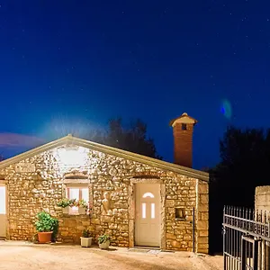 https://lovely-house.in-istria.net